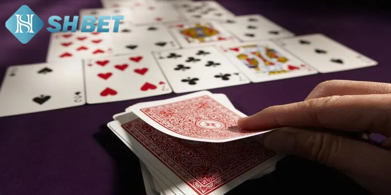 Chiến lược chơi phỏm tá lả hiệu quả từ cao thủ