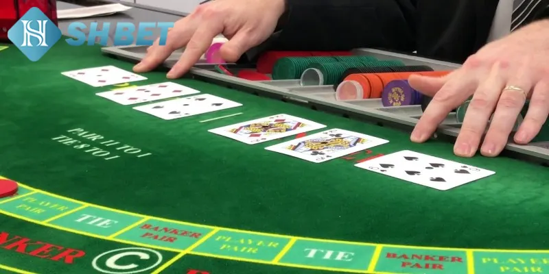 Hướng dẫn chi tiết luật chơi Baccarat chuẩn cho tân binh