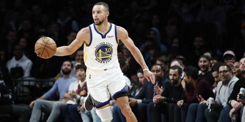 Các trận đấu bóng rổ diễn ra dày đặc với kết quả khó lường